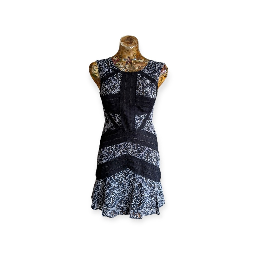 BCBG Maxazria dress sleeveless Sz 2 black